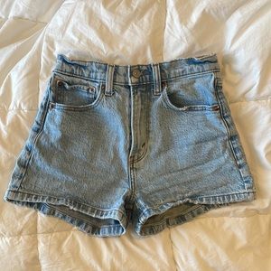 A&F 2.5 inch High Rise Mom Shorts